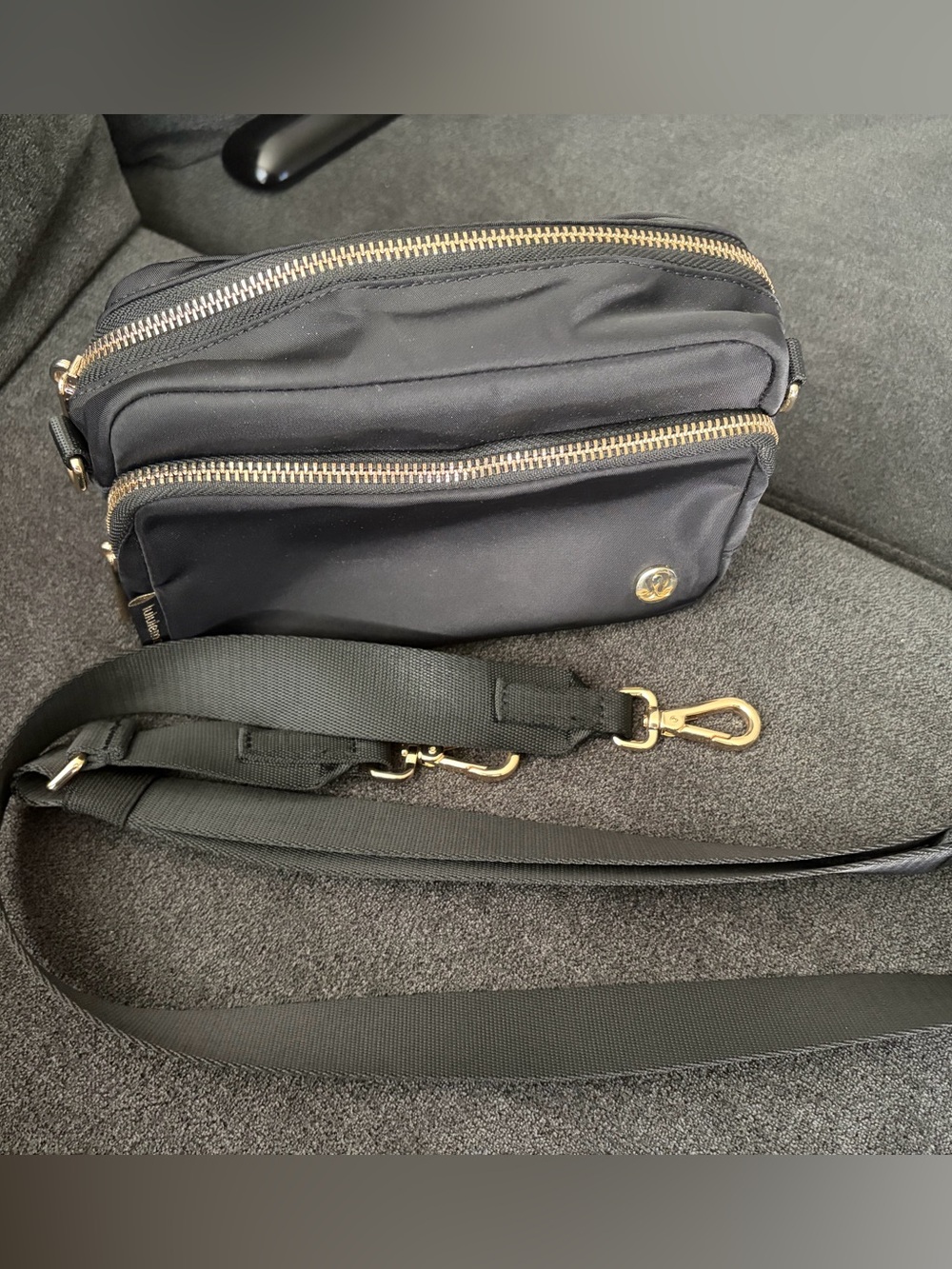 2L Lululemon athletica Black Crossbody Bag with Gold Hardware